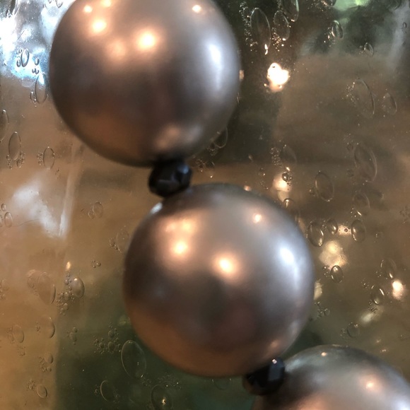 Bold silver wood bead statement necklace - Picture 5 of 6